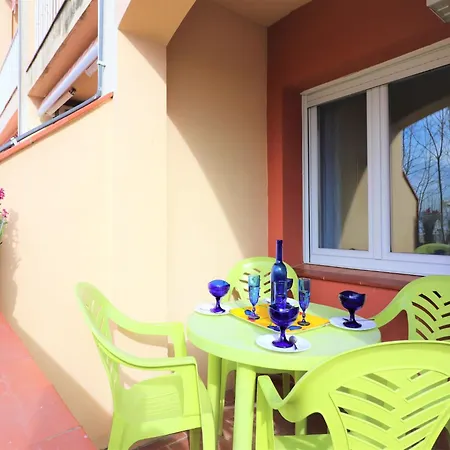 Sunny Coastal Hideaway Lejlighed Empuriabrava