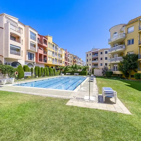 Sunny Coastal Hideaway Appartement