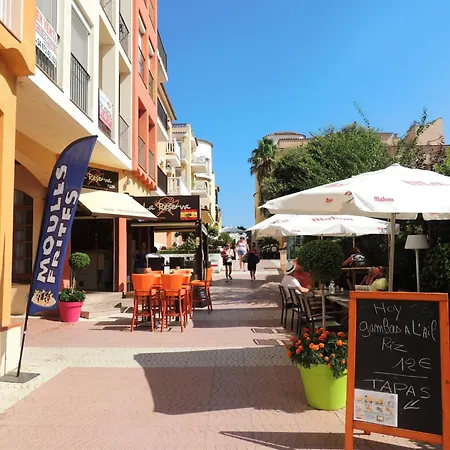 Sunny Coastal Hideaway * Empuriabrava