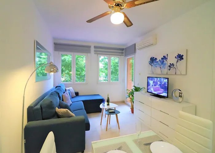 Sunny Coastal Hideaway 公寓 *